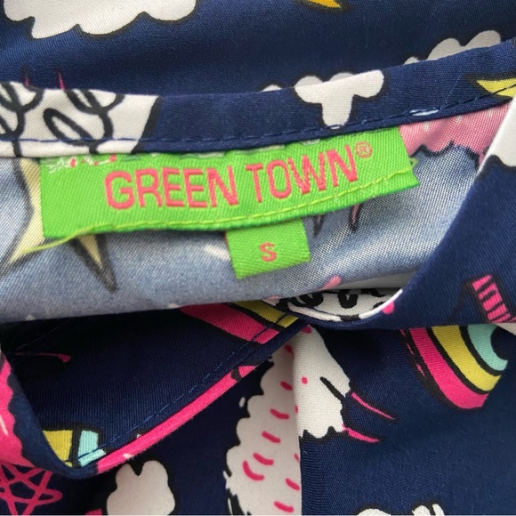 Green Town S scrub top with colorful llama and rainbow print w/ 2 front pockets - Picture 5 of 11